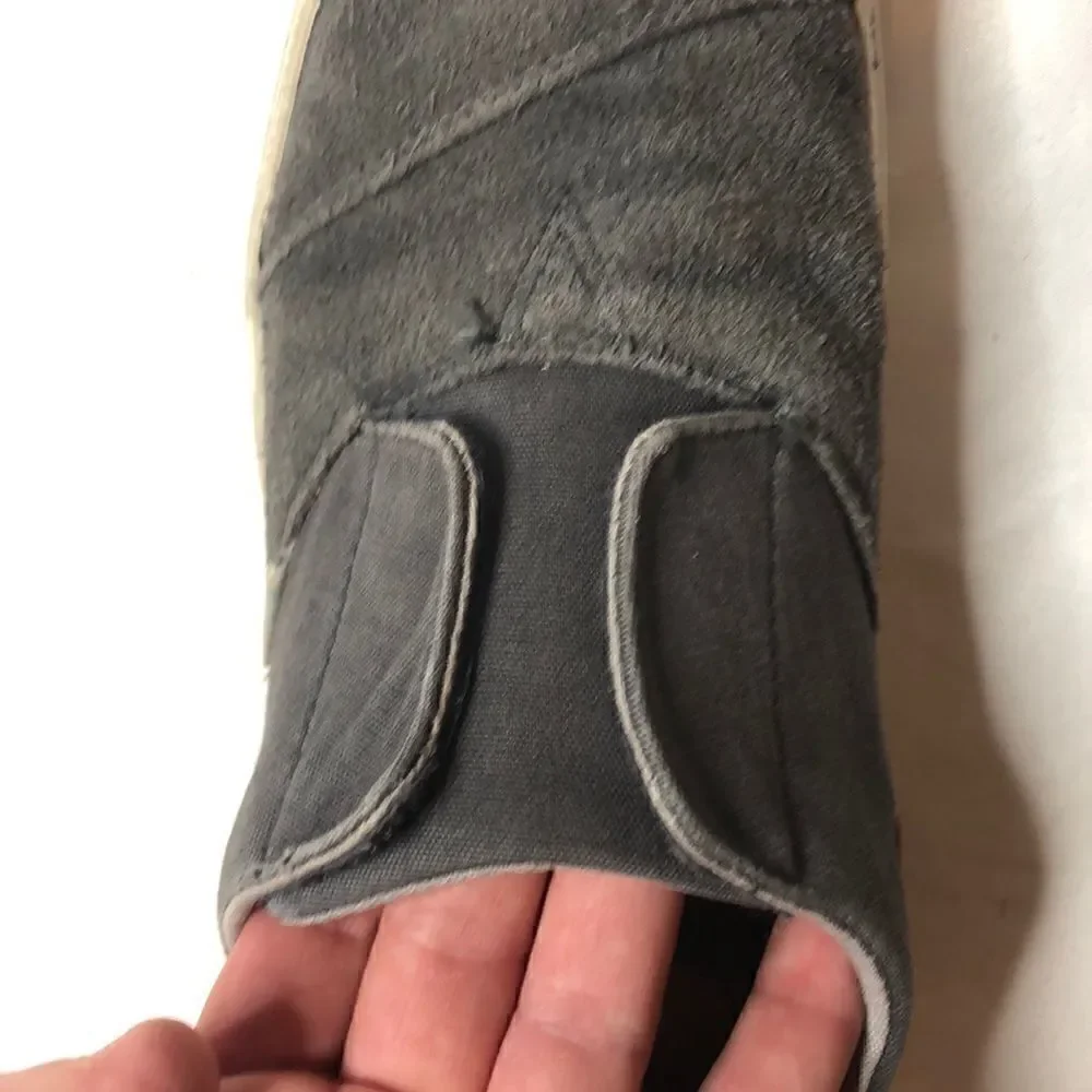 Toms Unisex Kids Grey Suede and Canvas Sne…‎